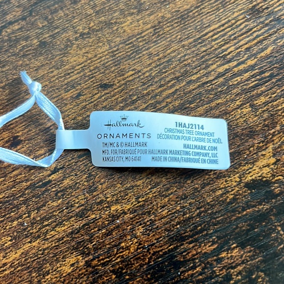 NEW - 2023 Wedding Cake - Hallmark Ornament - Picture 3 of 4